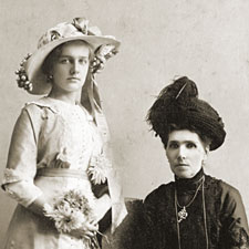 Анна Антоновна с матерью Александрой Васильевной