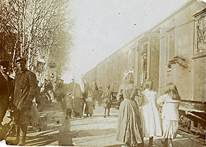Перрон вокзала, 1914 г.